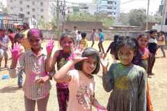 holi-7